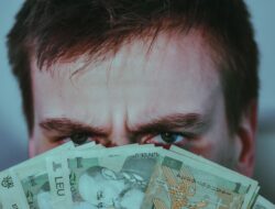 Gaji Sering Numpang Lewat? Begini Cara Bikin Dana Darurat Ideal Biar Gak Panik Waktu Dompet Kritis!