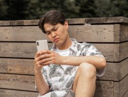 Gawat! Ini Alasan,dampak fenomena fomo Bikin Gen Z Sering Cemas Sendiri