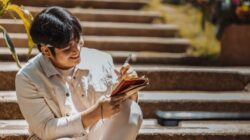 Gelisah Terus? Coba Menulis Jurnal Biar Hati Tenang
