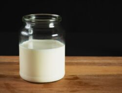 Jangan Asal Pilih! Ini Beda Susu Evaporasi dan UHT
