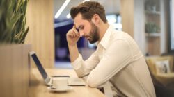 Jangan Dibiarkan! Ini Solusi Overthinking Paling Ampuh