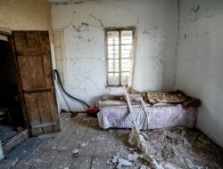 Kamar Berantakan Bikin Stres? Ini Rahasia Mental yang Jarang Disadari!