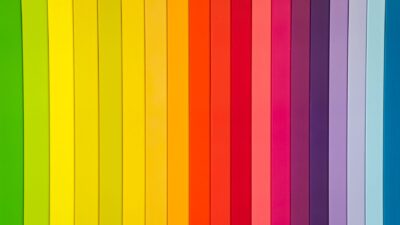 Ilustrasi psikologi warna mempengaruhi emosi dan keterikatan perasaan seseorang.