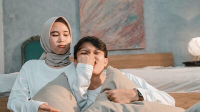 Ilustrasi pasangan yang menunjukkan tanda-tanda hubungan tidak sehat yang sering dinormalisasi.