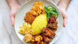 Perkembangan kuliner tradisional yang kini terasa asing bagi masyarakat lokal di negeri sendiri.