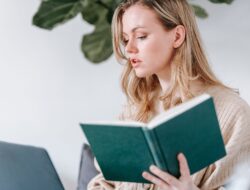Masih Pentingkah Membaca Buku di Era Digital Ini?