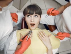 Nggak Cuma Bikin Mules, Ini Cara Ampuh Sembuh dari Odontophobia Biar Nggak Takut Lagi ke Dokter Gigi!