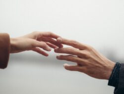 Strategi Melatih Kemampuan Empati Agar Peka Terhadap Perasaan Orang Lain