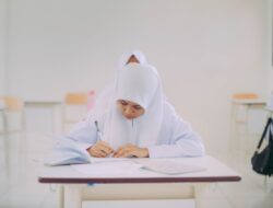 Udah Mau Ujian tapi Kepala Mau Pecah? Gini Cara Mengatasi Stres Akademik Biar Nggak Gila!