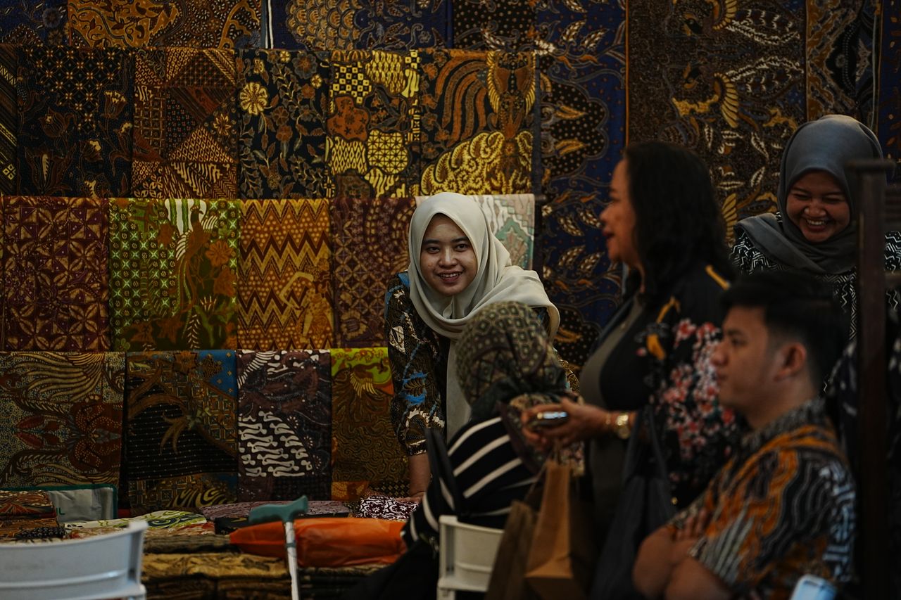 Yuk, intip bagaimana nasib Tradisi Lokal kita di tengah hiruk-pikuk kehidupan kota besar saat ini!
