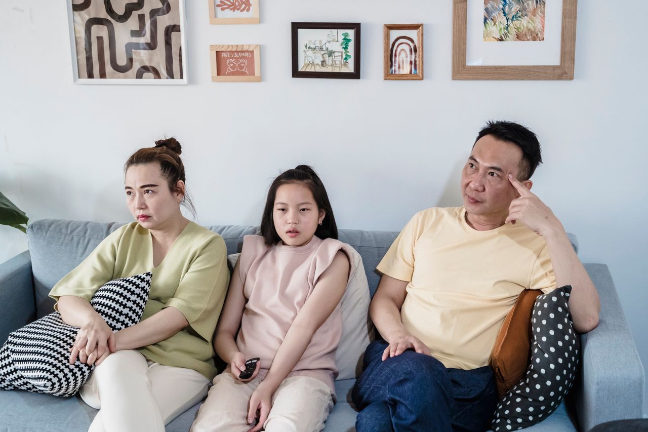 Yuk, kenali dampak buruk silent treatment pada anak agar kita bisa lebih bijak dalam berkomunikasi dengan buah hati!