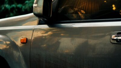 Simak rahasia perawatan mobil yang tepat untuk melindungi cat kendaraan dari debu vulkanik agar tetap mulus!