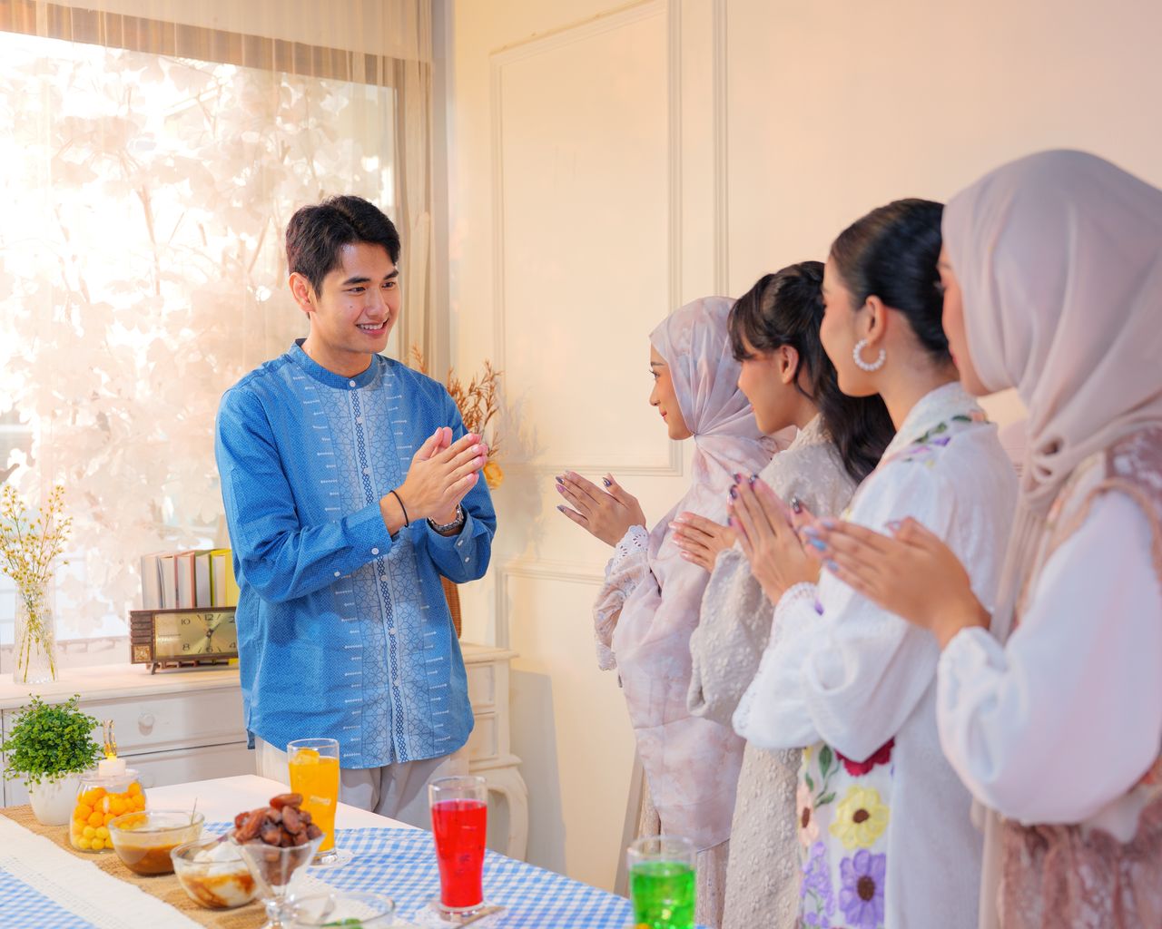 Pelajari etika pulang awal yang benar di sini agar tetap sopan dan tidak dicap sombong!