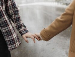 Terlanjur Bucin? Kenali Red Flags Berbahaya Ini!