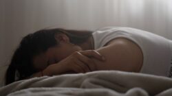 Yuk, cari tahu sifat aslimu yang sebenarnya lewat kebiasaan posisi tidur dan kepribadianmu!