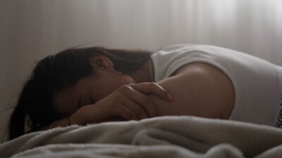 Yuk, cari tahu sifat aslimu yang sebenarnya lewat kebiasaan posisi tidur dan kepribadianmu!