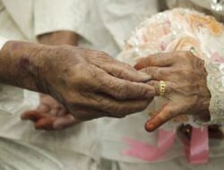 Tren gray marriage di Indonesia lagi naik daun, usia senja kok malah makin heboh ya?