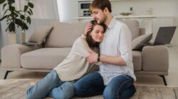 Yuk, kenali bedanya tulus dan Obsesi Cinta supaya hubunganmu tetap sehat dan bebas dari rasa "toxic"!