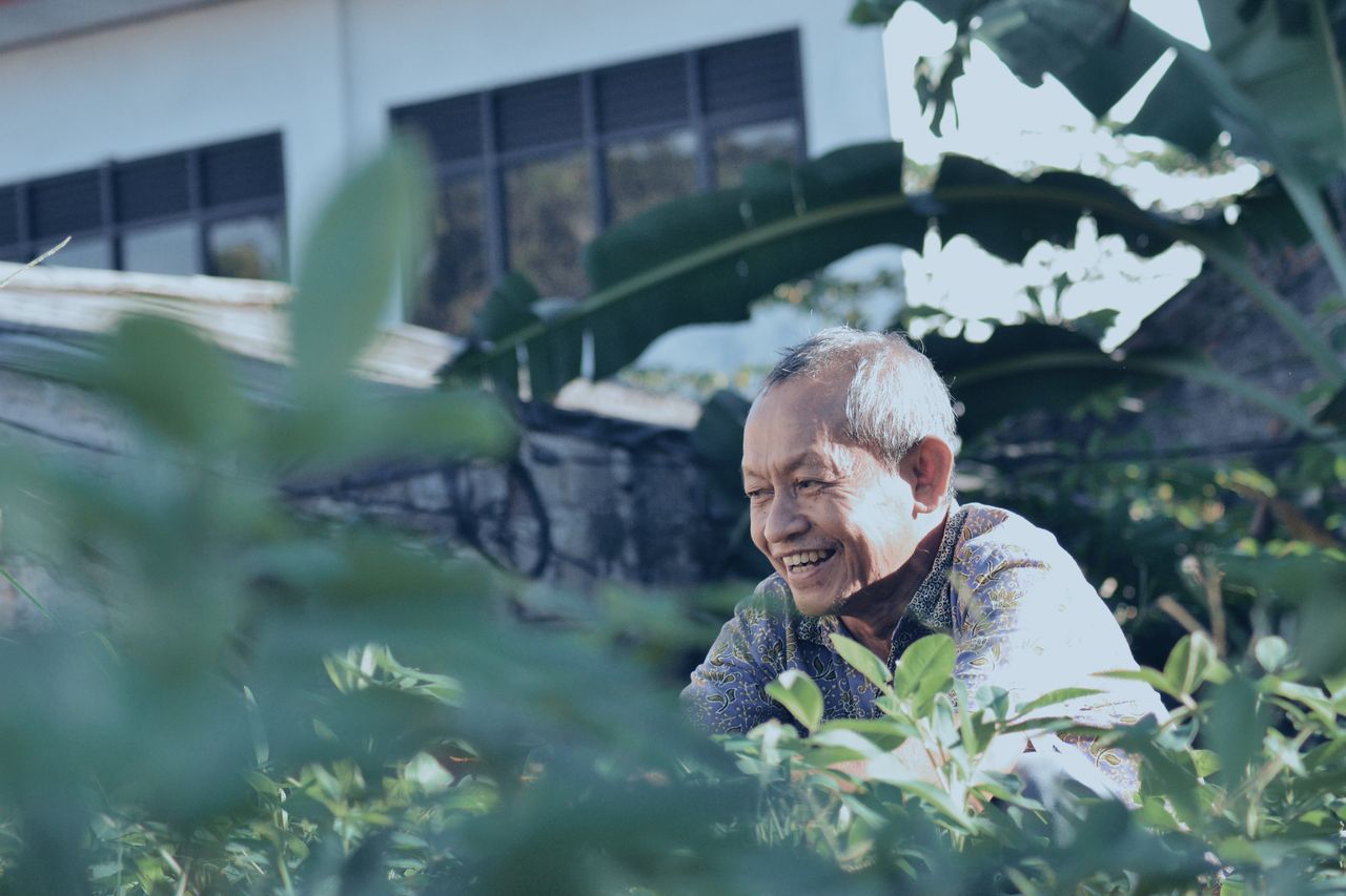Yuk, temukan berbagai pilihan hobi untuk lansia yang seru dan bermanfaat agar tubuh tetap bugar serta pikiran tetap tajam