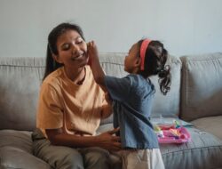 Biar Anak Berkarakter, Orang Tua Wajib Tahu Rahasia Ini!
