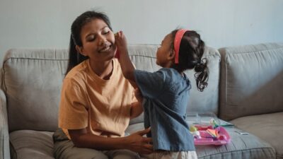 Yuk, intip rahasia penting di sini supaya si kecil tumbuh jadi anak berkarakter hebat!
