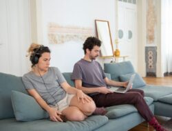 Pasangan silent treatment? Begini cara hadapi tanpa emosi!