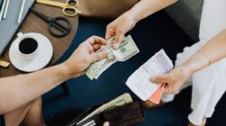 Ini Etika Memberi Tip Buat Guide Gratisan