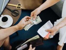 Ini Etika Memberi Tip Buat Guide Gratisan