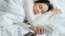 Yuk, terapkan pola tidur sehat mulai sekarang agar mental tetap waras dan badan segar berenergi seharian!