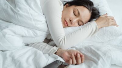 Yuk, terapkan pola tidur sehat mulai sekarang agar mental tetap waras dan badan segar berenergi seharian!