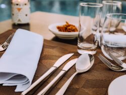 Jangan Asal Makan! Pahami Etika Table Manner Ini Biar Nggak Malu-Maluin di Jamuan Resmi
