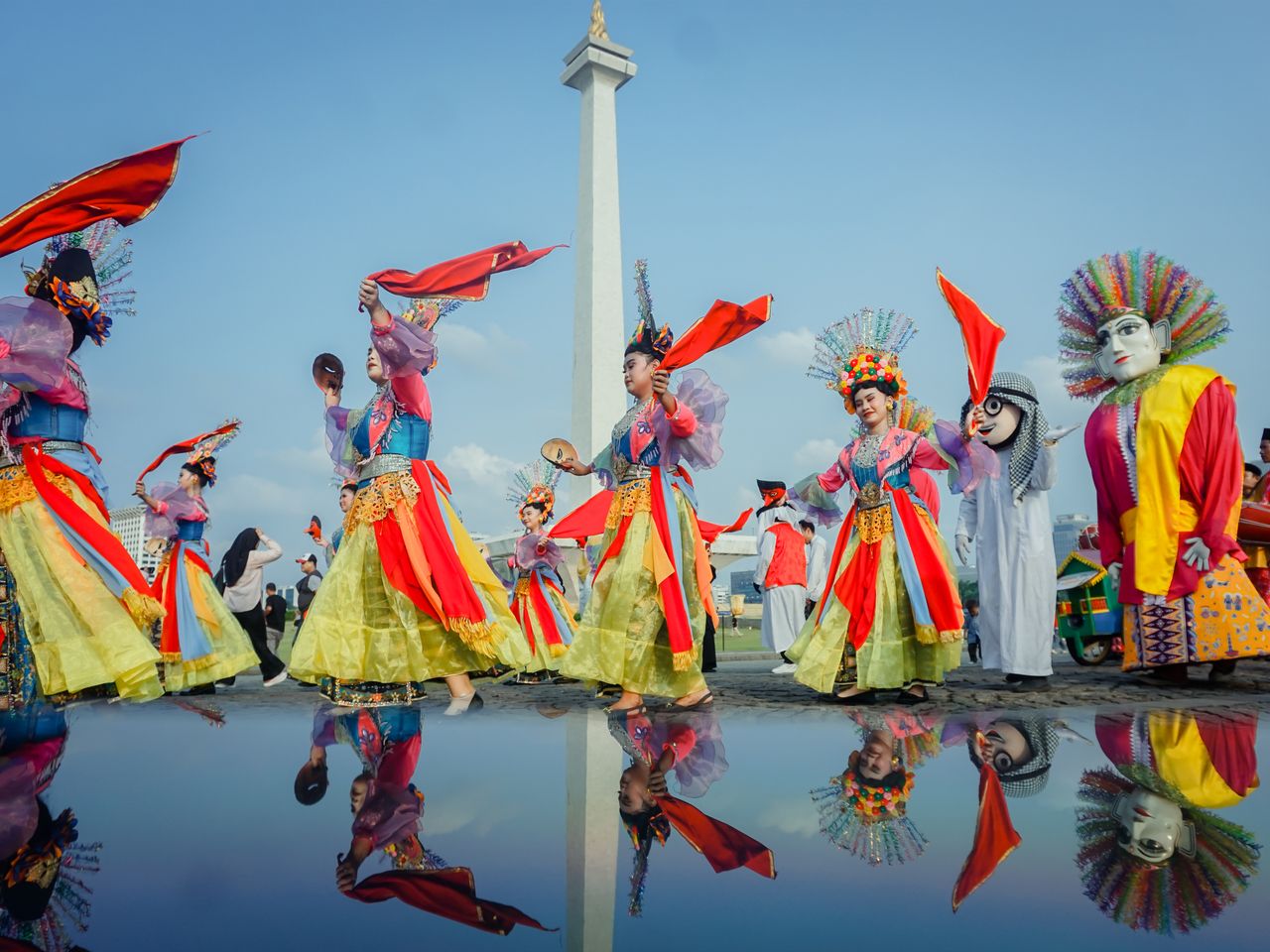 Yuk, kenali lebih dekat bagaimana dampak modernisasi terhadap budaya lokal yang kini mulai ditinggalkan agar kita tetap