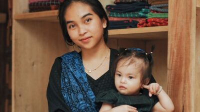 Yuk, kenali berbagai ciri-ciri istri bahagia yang bikin rumah tangga jadi makin harmonis dan adem ayem!