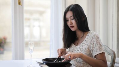 Yuk, kenalan sama mindful eating supaya hidupmu jadi lebih sehat dan bahagia setiap hari!