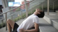 Pernah ngerasa pegal-pegal setelah DOMS olahraga? Yuk, cari tahu faktanya di sini apakah itu tanda otot terbentuk atau c
