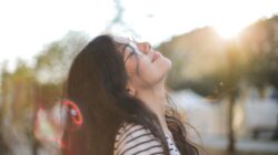 Hidup Terlalu Berat? Terapkan Mindful Living Ini!