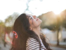 Hidup Terlalu Berat? Terapkan Mindful Living Ini!