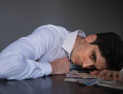 Kaya Raya Tapi Kok Nggak Tenang? Ini Alasan Mengerikan Dibalik Kecemasan Finansial Jutawan