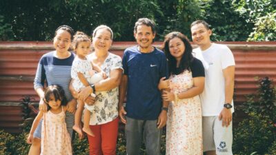 Cara Lepas dari Jeratan Sandwich Generation