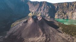 Yuk, kenali lebih dekat alasan kenapa Gunung Berapi Indonesia sangat aktif dan sering digoyang gempa agar kita selalu waspada.