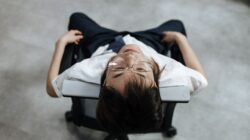 Gampang Emosi Saat Deadline? Begini cara regulasi emosi biar gak gampang ngamuk di bawah tekanan!