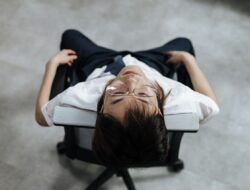 Gampang Emosi Saat Deadline? Begini cara regulasi emosi biar gak gampang ngamuk di bawah tekanan!