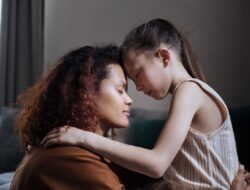 Edukasi Emosi Anak itu Penting Banget, tapi Jangan Sampai Salah Langkah Kalau Nggak Mau Anak Tumbuh dengan Luka Psikologis!