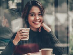 Kebanyakan Ngopi Sampai Asam Lambung Naik? Jangan Lupa Air Putih Pencernaan Ini Sebelum Panik!