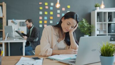 Tips Menjaga Pola Tidur Berkualitas Saat Sibuk