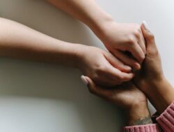 Banyak yang Keliru! Ini Perbedaan Aware Dan Care Sebenarnya
