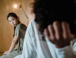 Hati-hati! Kurangnya komunikasi dalam hubungan bisa bikin pisah?