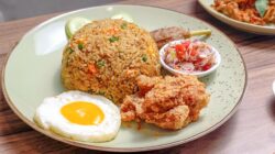 Kuliner Tradisional Indonesia Ini Malah Bikin Bule Rela Antre Berjam-Jam Demi Coba