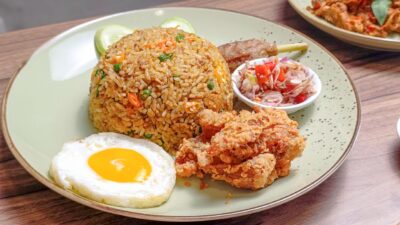 Kuliner Tradisional Indonesia Ini Malah Bikin Bule Rela Antre Berjam-Jam Demi Coba