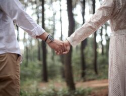 Suka yang Kasih Hadiah atau yang Setia? Ini Bedanya Royal dan Loyal dalam Hubungan